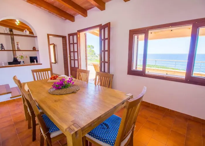 Beautiful private villa on the sea