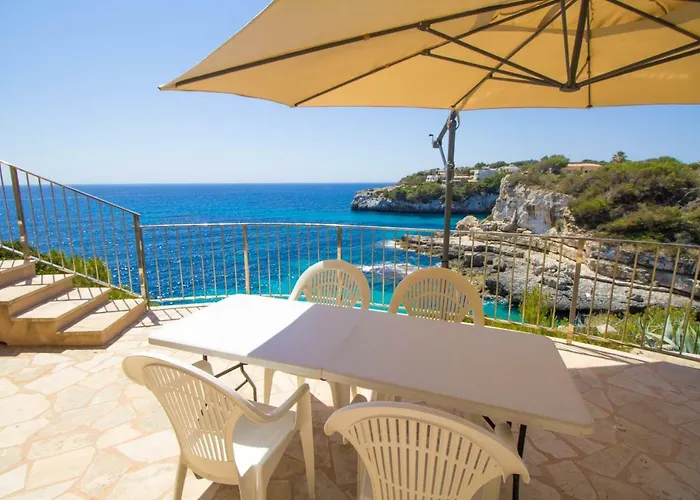 Beautiful private villa on the sea
